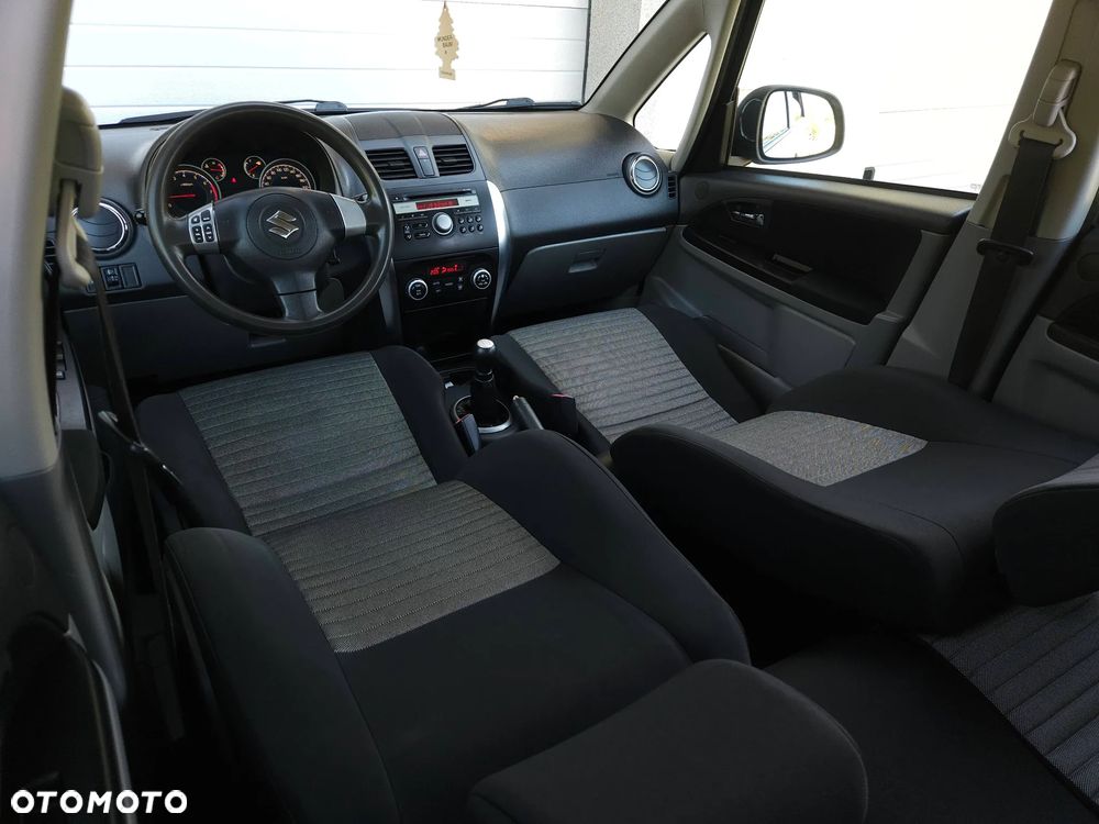 Suzuki SX4 1.6 Comfort 4WD - 33