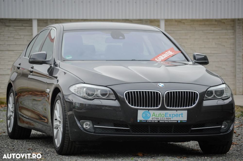 BMW Seria 5 520i Aut. Luxury Line - 33