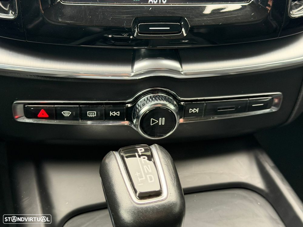 Volvo XC 60 2.0 D4 Momentum Geartronic - 47