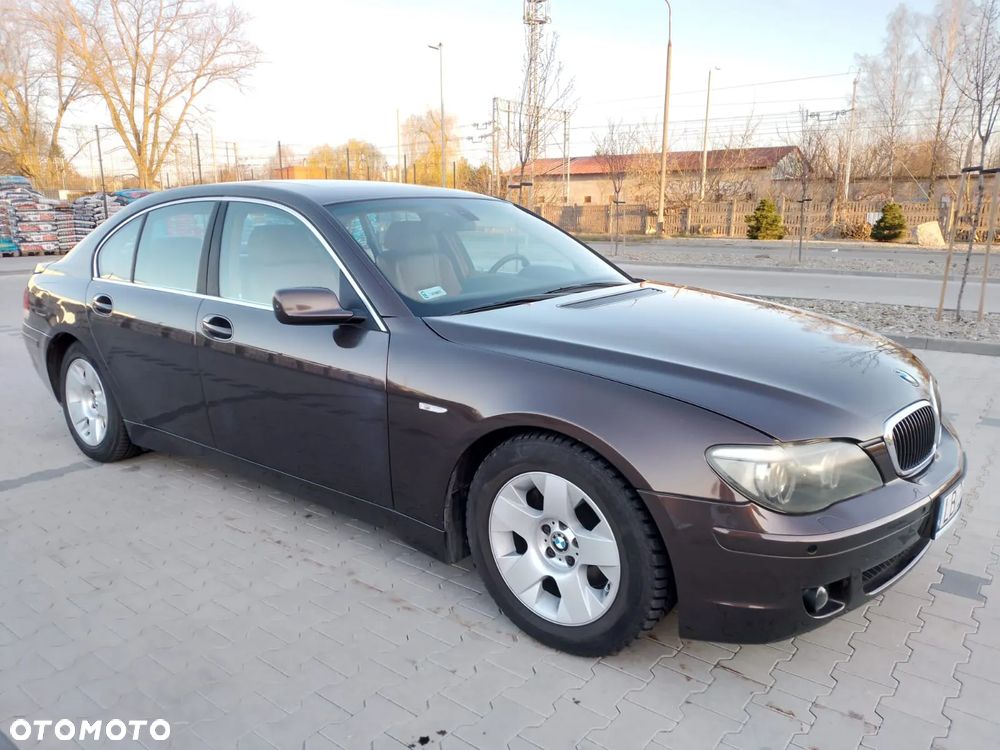BMW Seria 7 745i - 1