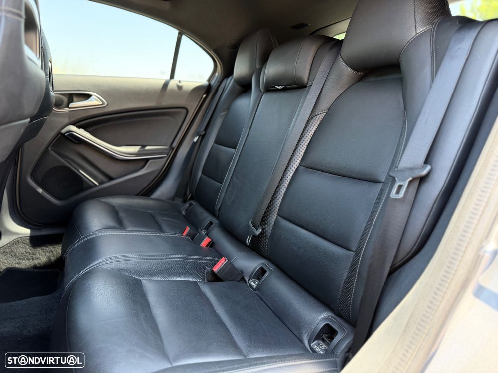 Mercedes-Benz A 180 d AMG Line - 12