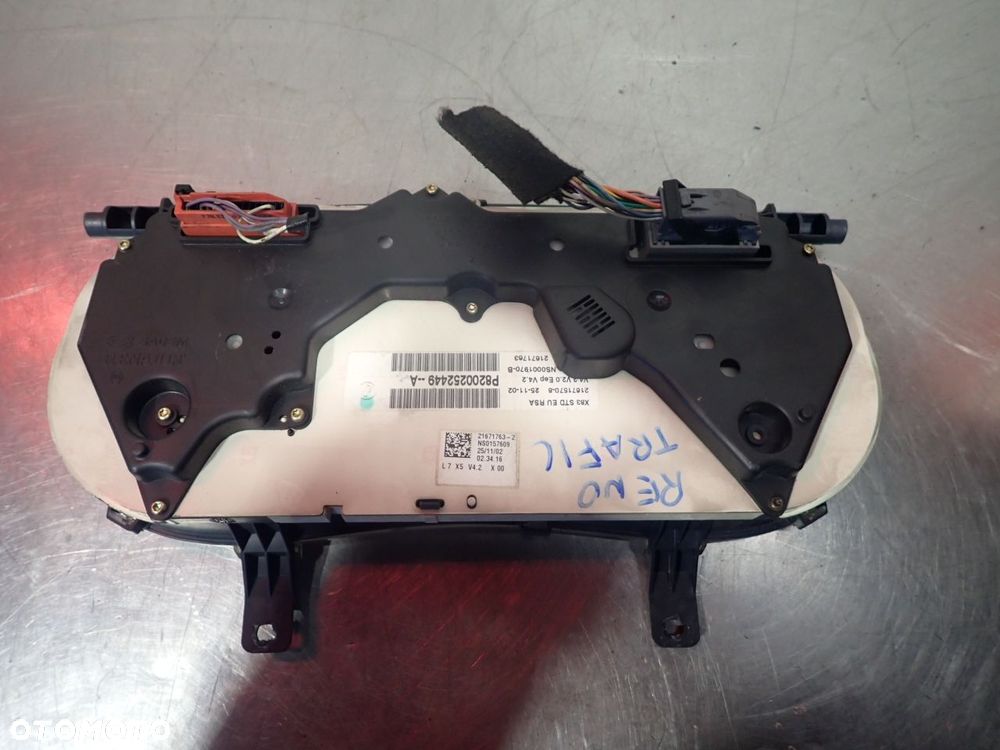 LICZNIK RENAULT TRAFIC II - 2