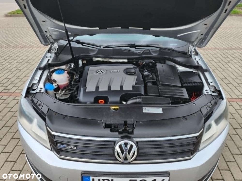 Volkswagen Passat 1.6 TDI BlueMotion Technology Comfortline - 12