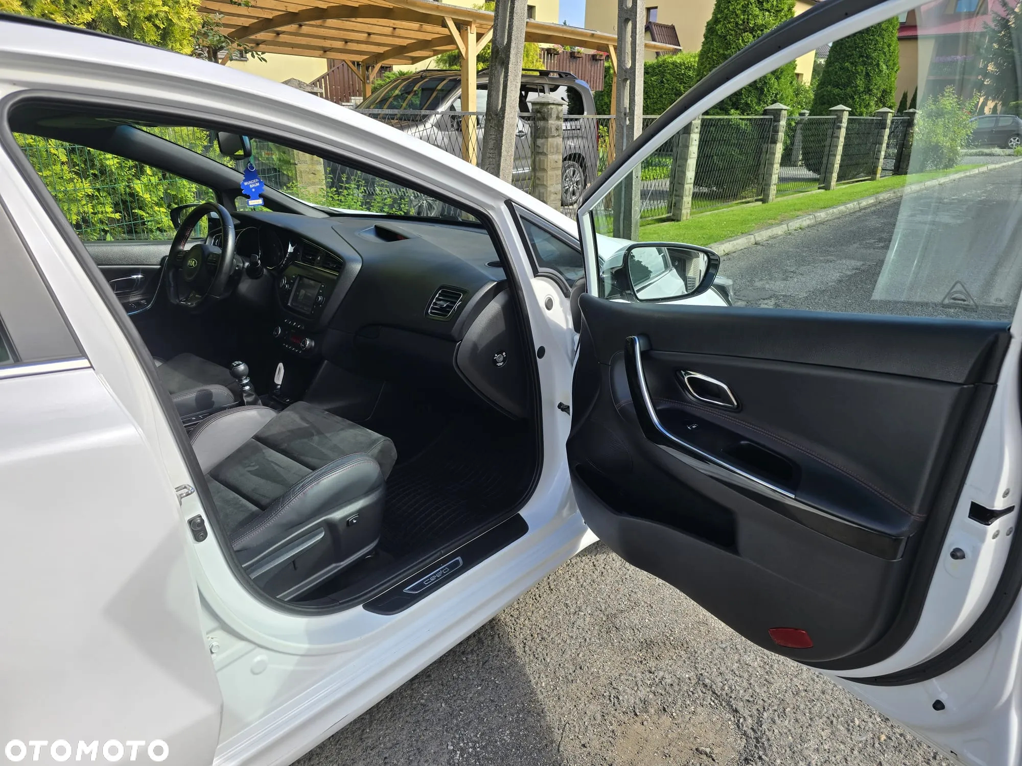 Kia Ceed 1.6 T-GDI GT - 33