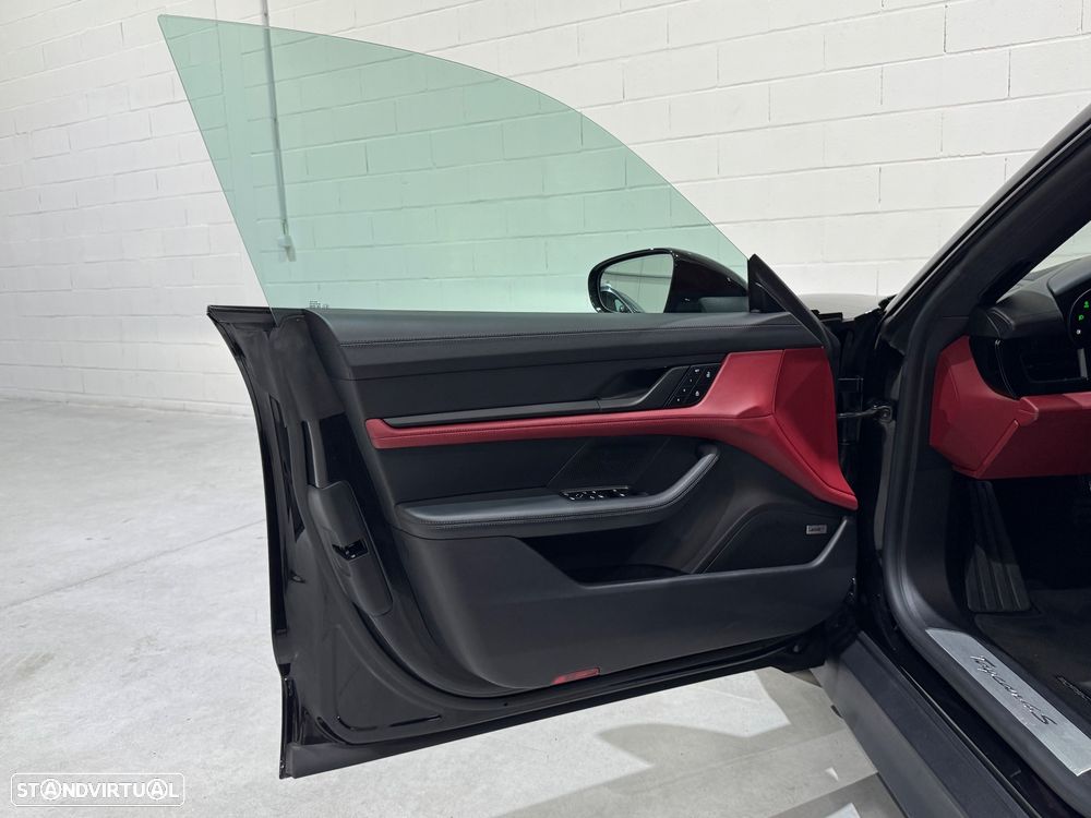 Porsche Taycan 4S - 23