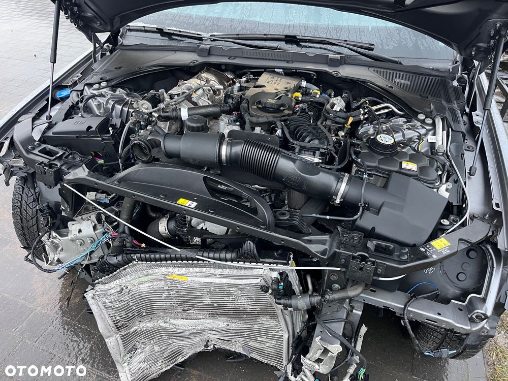 Jaguar XE ver-2-0-d180-awd-r--dynamic-hse - 10