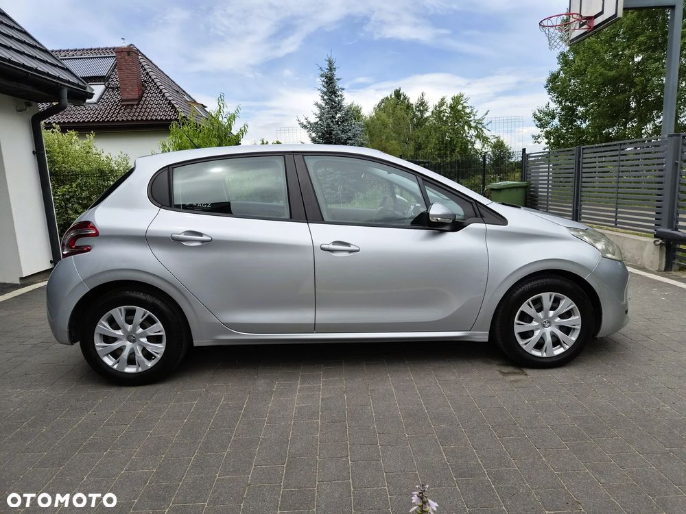 Peugeot 208 - 32