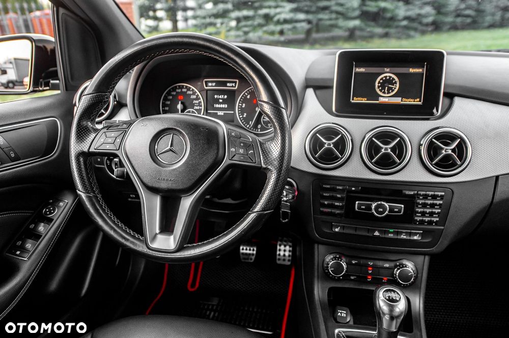 Mercedes-Benz Klasa B 200 UrbanStyle Edition - 23