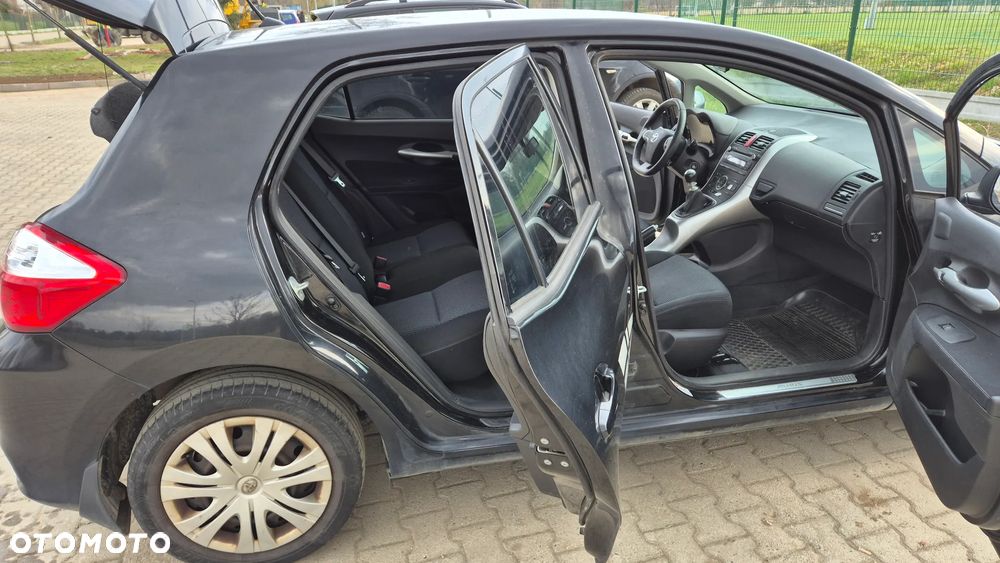 Toyota Auris 1.6 2010 - 11
