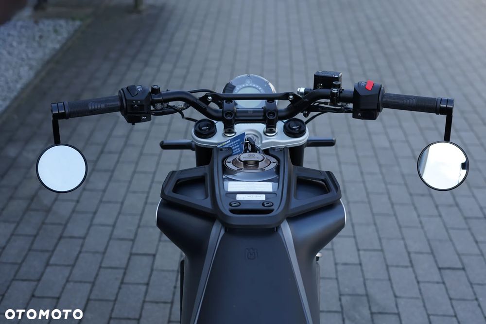 Husqvarna Svartpilen - 17