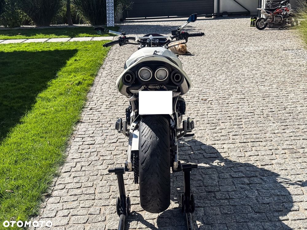 Suzuki GSR - 5