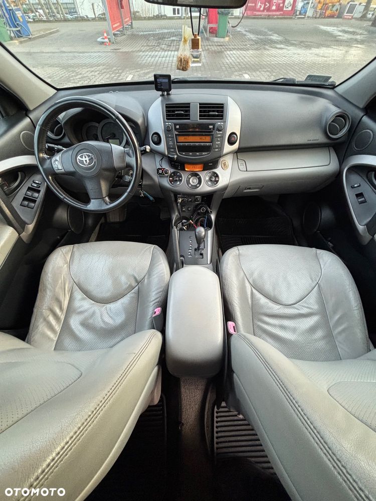 Toyota RAV4 - 10