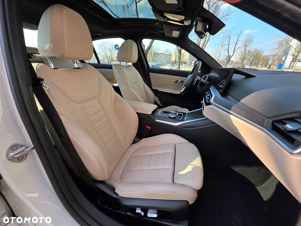 BMW Seria 3 330e xDrive M Sport - 38