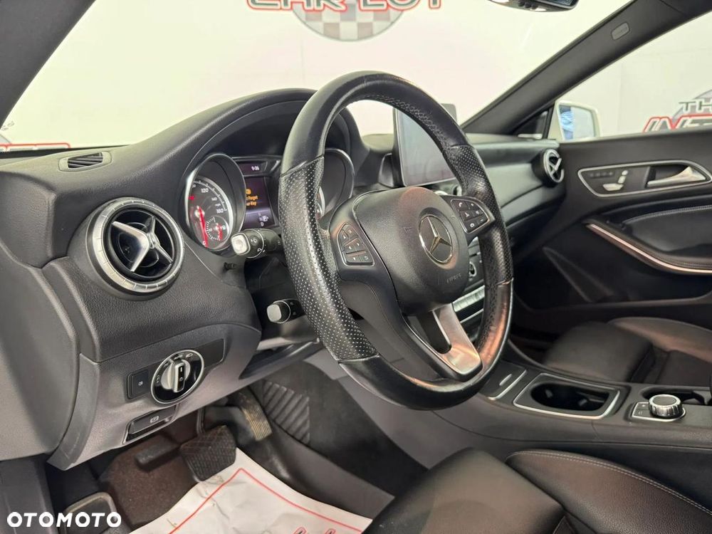Mercedes-Benz CLA 250 4Matic 7G-DCT - 11