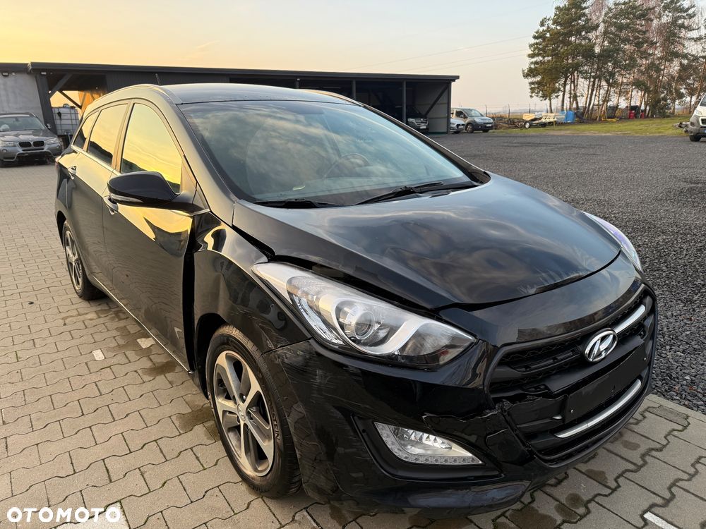 Hyundai i30 1.6 CRDi Fifa World Cup Edition - 3