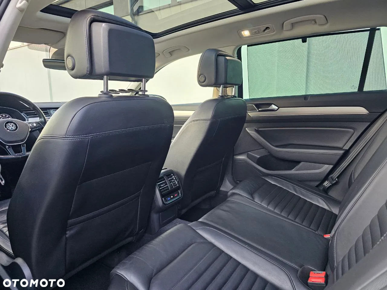 Volkswagen Passat - 25