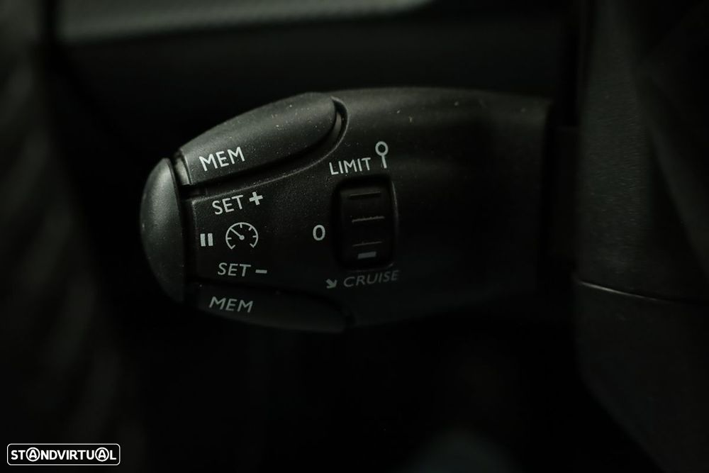 Peugeot 2008 1.2 PureTech Allure EAT8 - 16