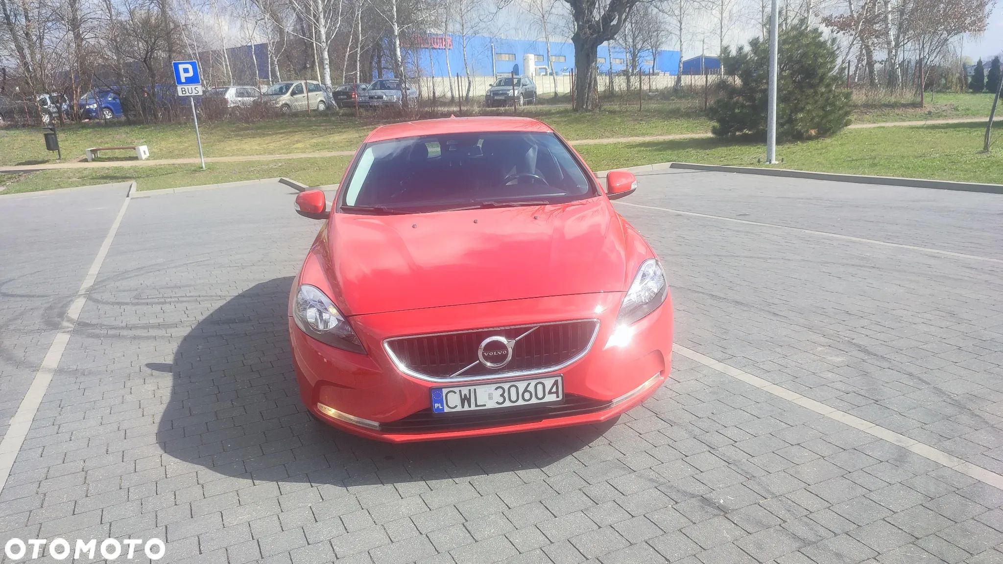 Volvo V40 T2 Momentum - 1