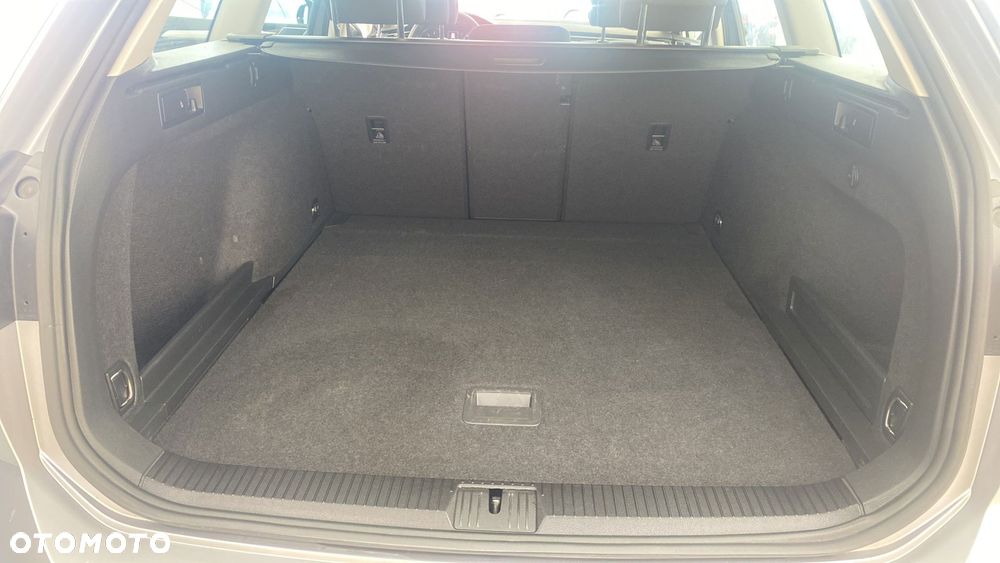 Volkswagen Passat - 12