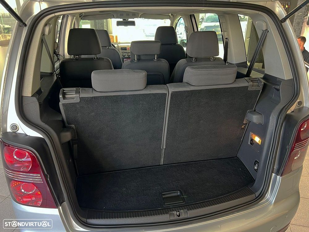 VW Touran 2.0 TDI Highline 7L - 24