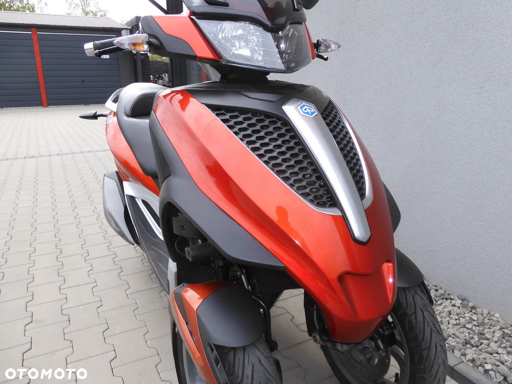 Piaggio MP-3 - 5