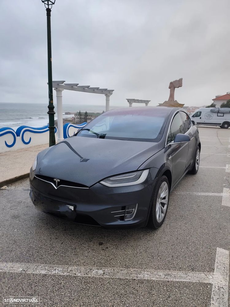 Tesla Model X - 2