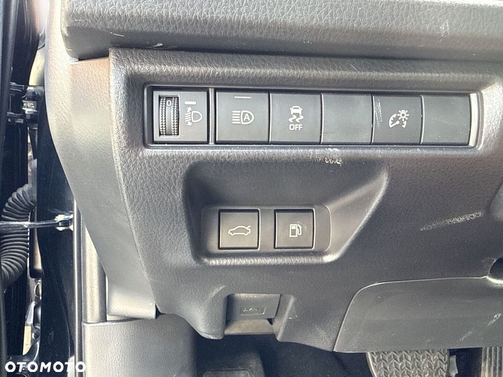 Toyota Camry - 23