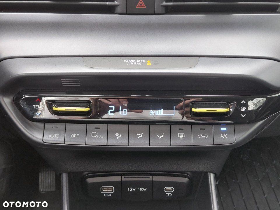 Hyundai i20 - 24