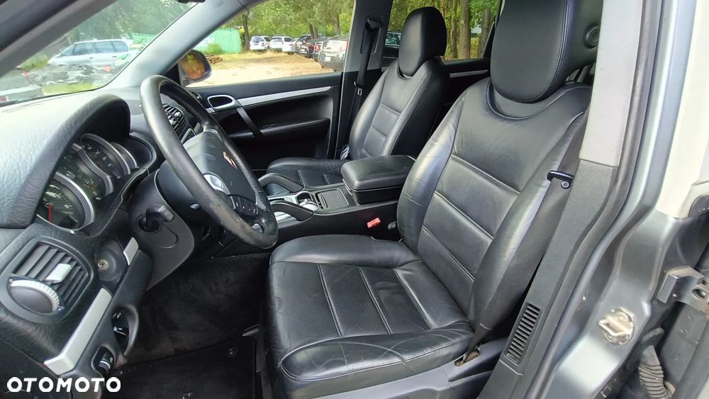 Porsche Cayenne - 21