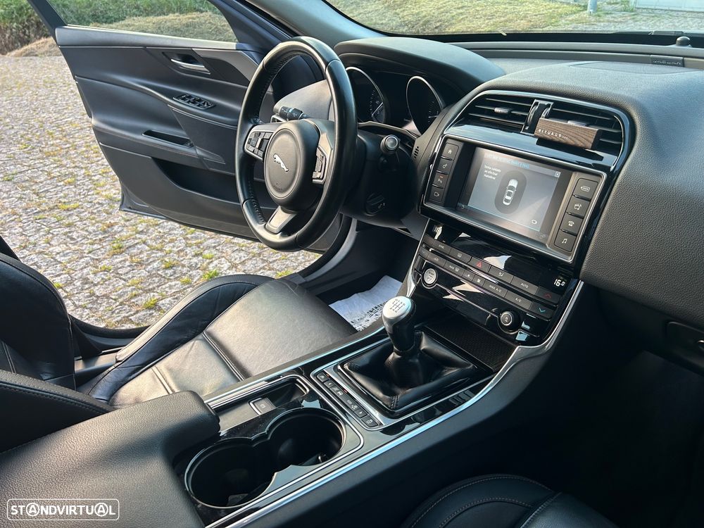 Jaguar XE 2.0 D Portfolio - 20
