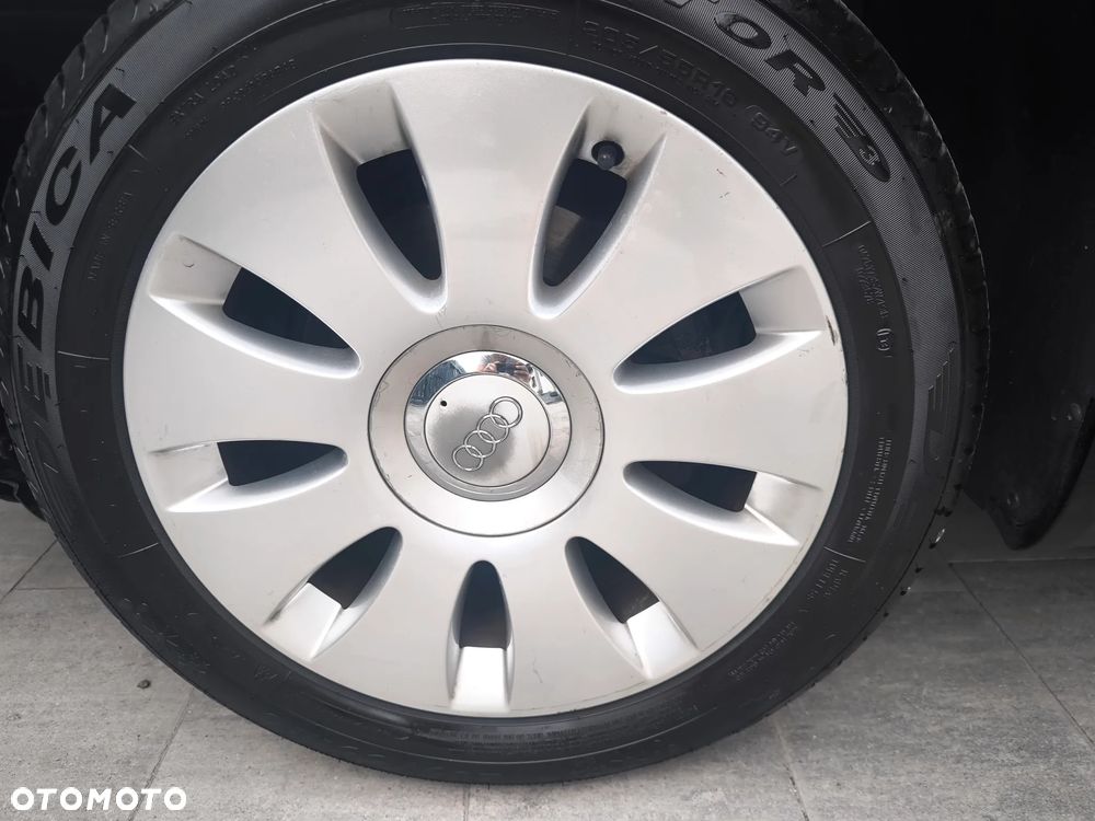 Audi A4 Limousine - 10