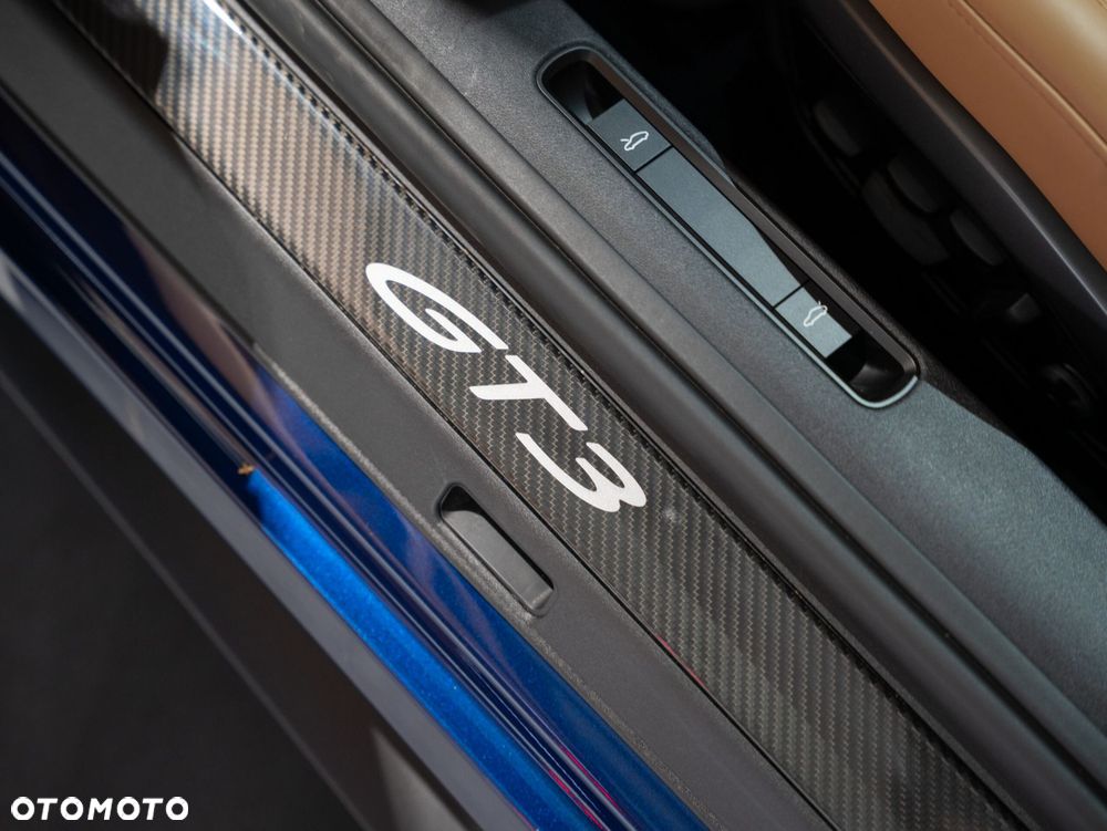 Porsche 911 GT3 Touring PDK - 38