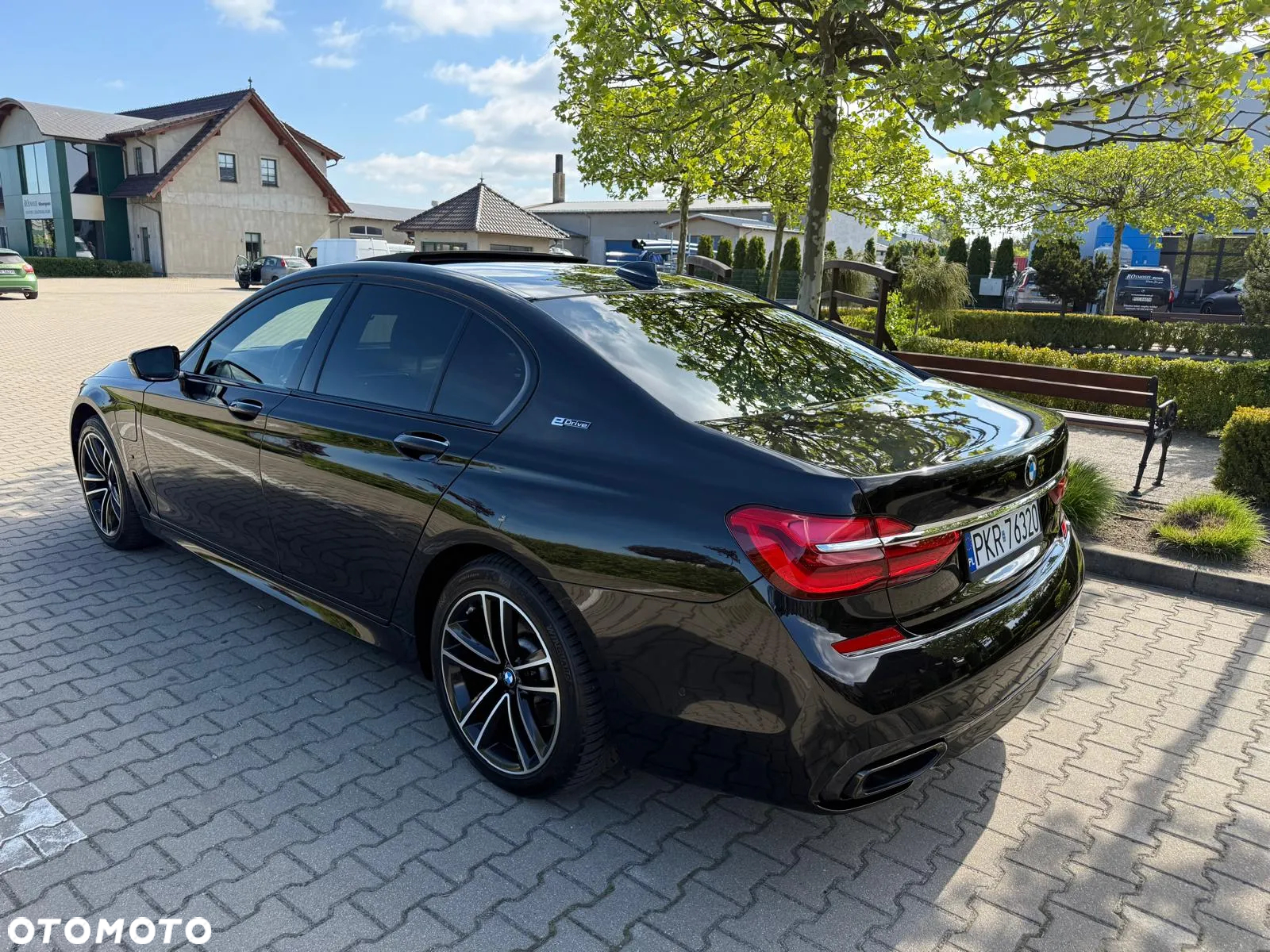 BMW Seria 7 740e iPerformance - 3