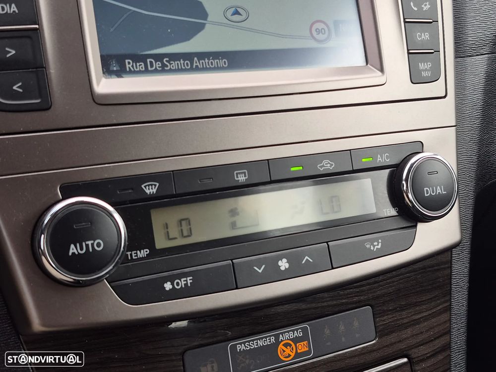 Toyota Avensis SD 2.0 D-4D Exclusive +GPS - 19