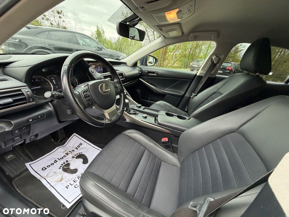 Lexus IS 200t / 300 Prestige - 11