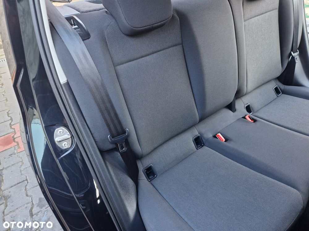 Volkswagen up! United - 22