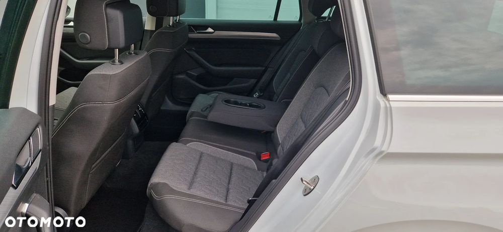 Volkswagen Passat 2.0 TDI SCR DSG Business - 16