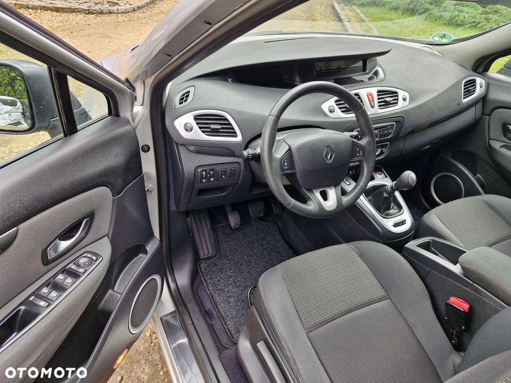 Renault Scenic 1.6 16V 110 Dynamique - 19