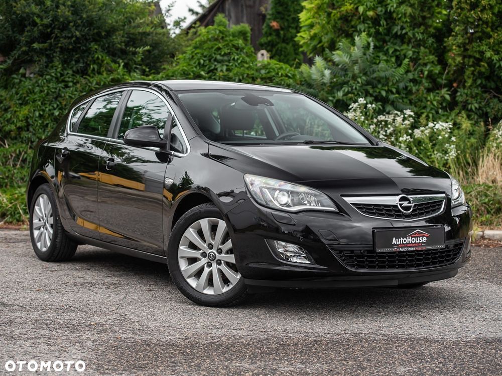 Opel Astra 1.6 Turbo Cosmo - 1