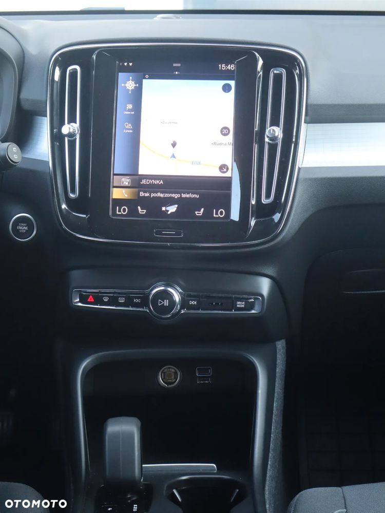 Volvo XC 40 B4 B AWD Momentum Pro - 12