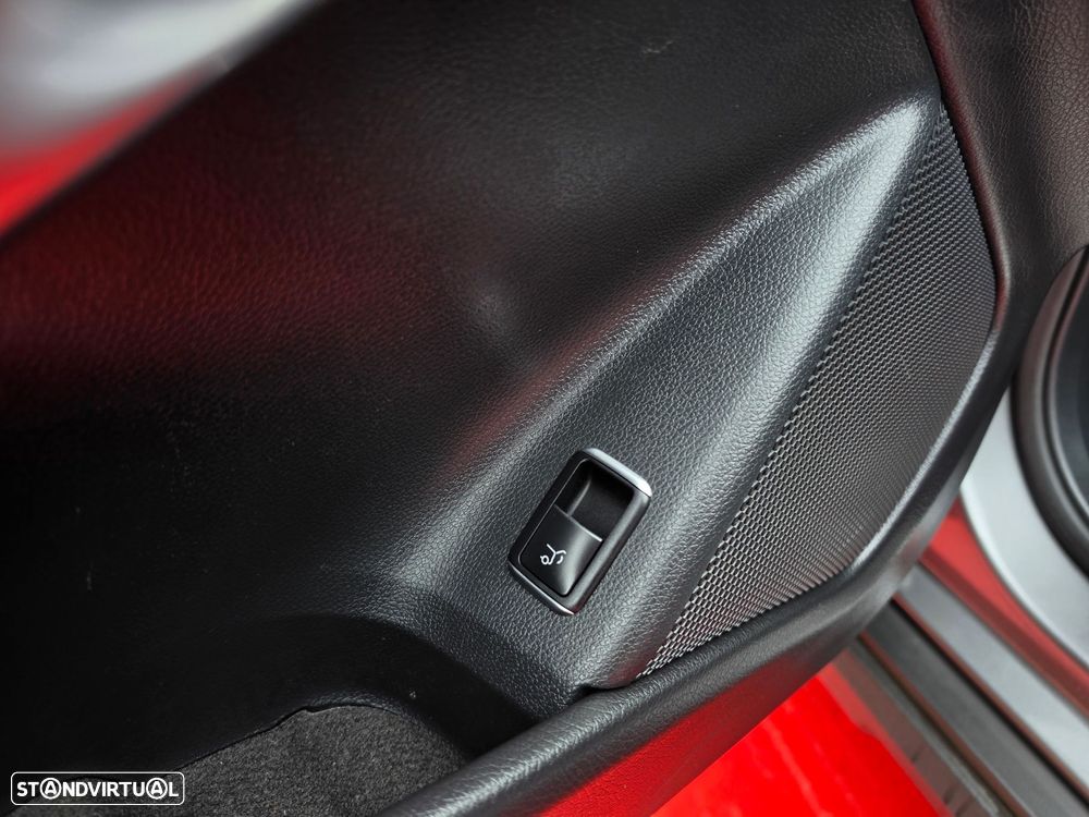 Mercedes-Benz GLA 200 Urban Aut. - 11