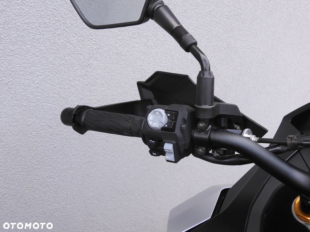 Suzuki GSX - 13