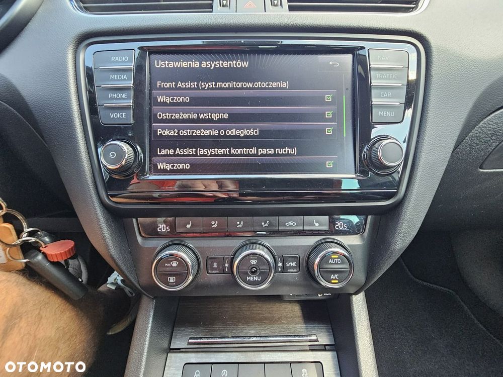 Skoda Octavia Scout 2.0 TDI 4x4 DSG - 25