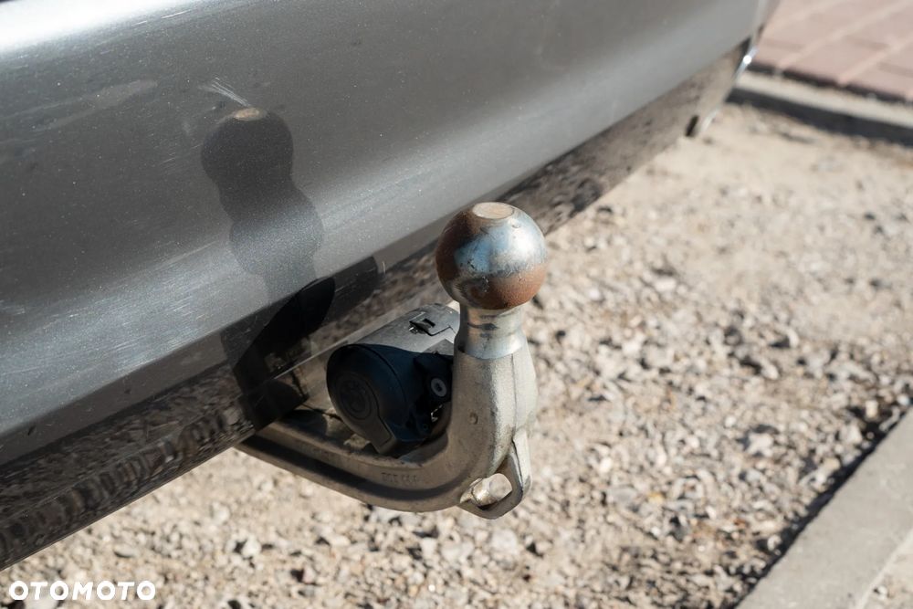 BMW Seria 3 330i Sport Line - 32