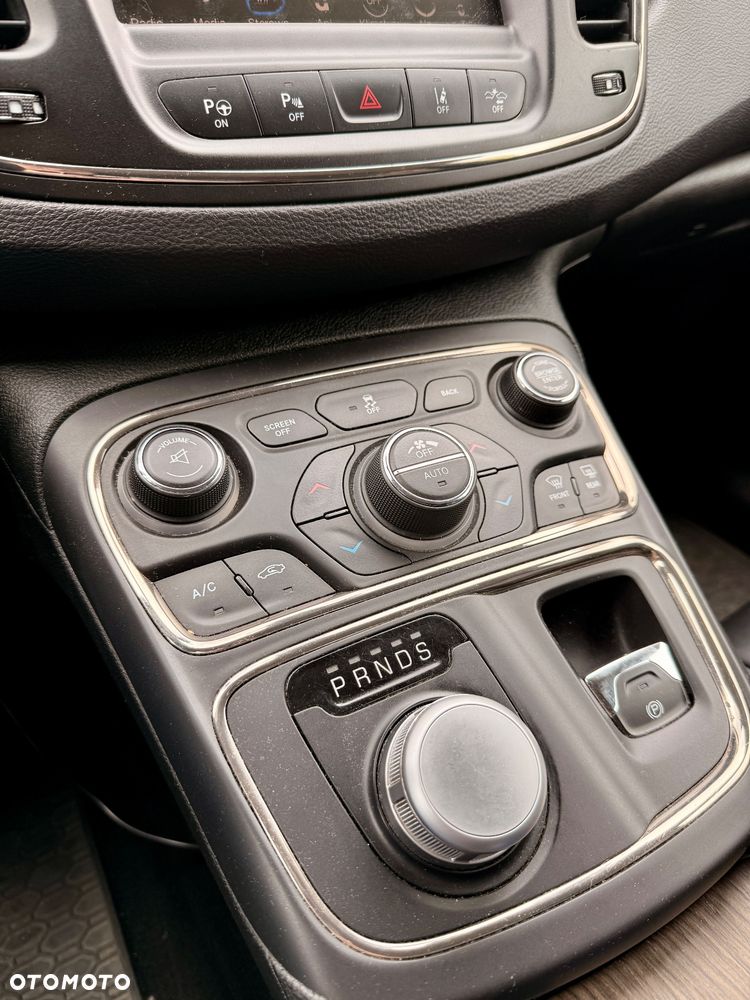Chrysler 200 - 16
