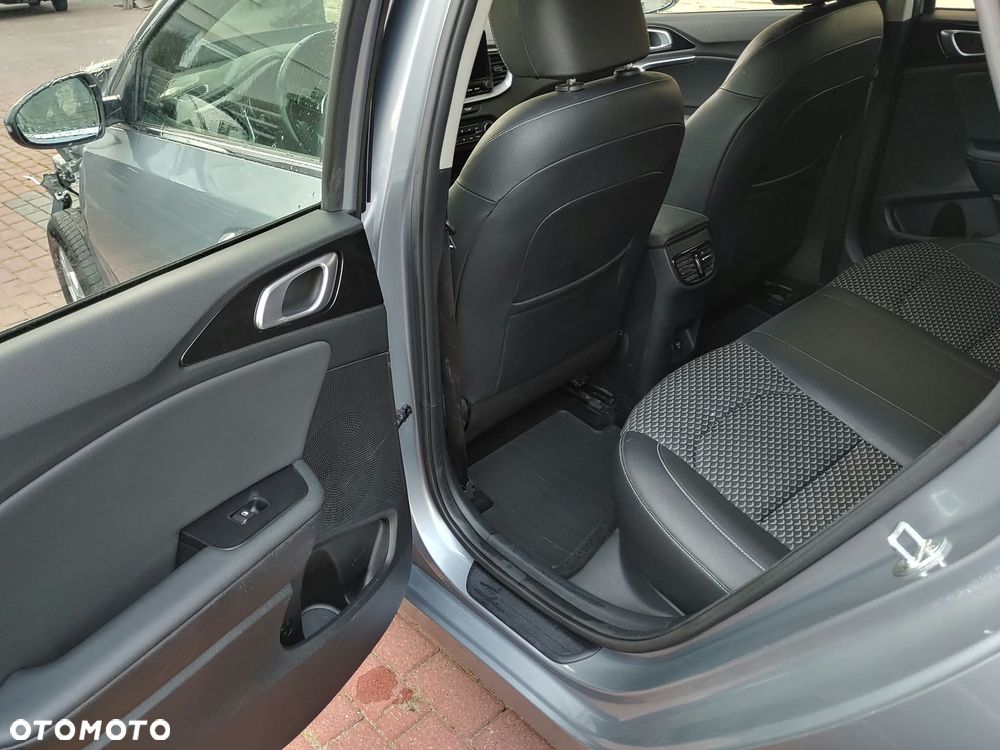 Kia Ceed - 10