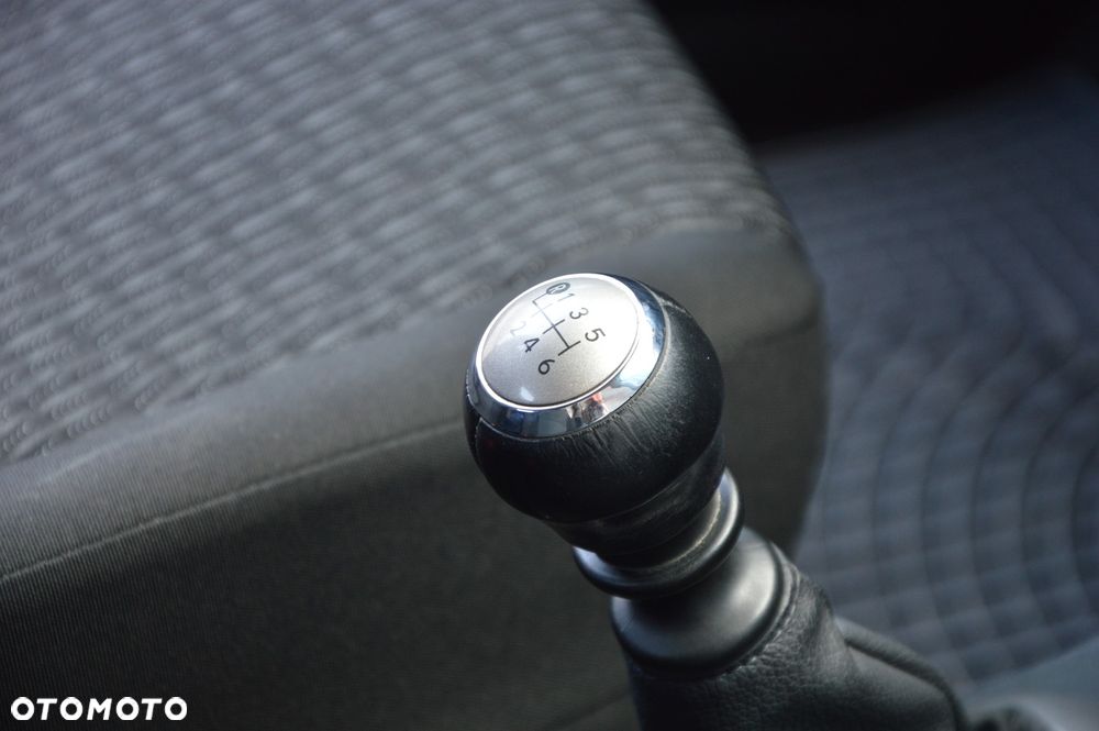 Toyota Yaris 1.33 Dynamic - 30