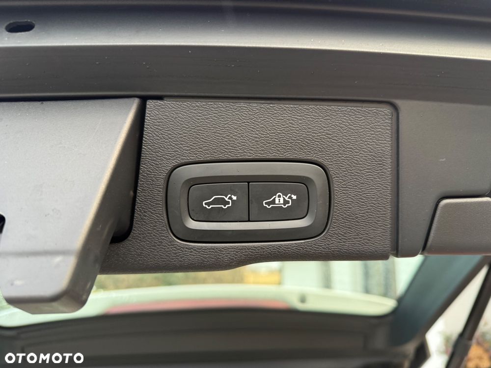 Volvo XC 60 B4 D Ultimate Dark - 33