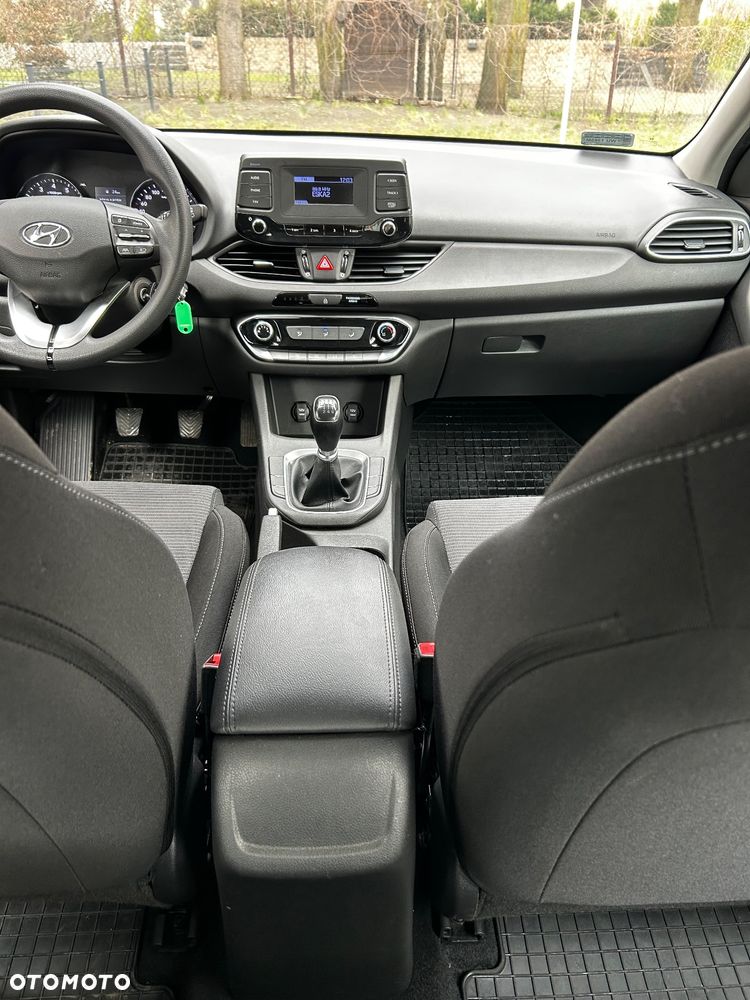 Hyundai i30 1.5 DPI Classic + - 13