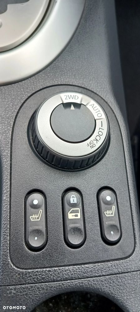 Nissan Qashqai 2.0 dCi 4 x 4 DPF tekna - 31